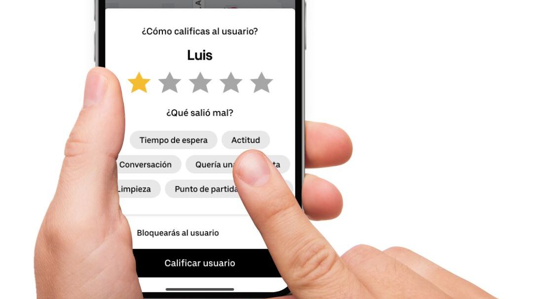 Pantalla de Uber con la opción de calificar a un pasajero después de finalizar un viaje.