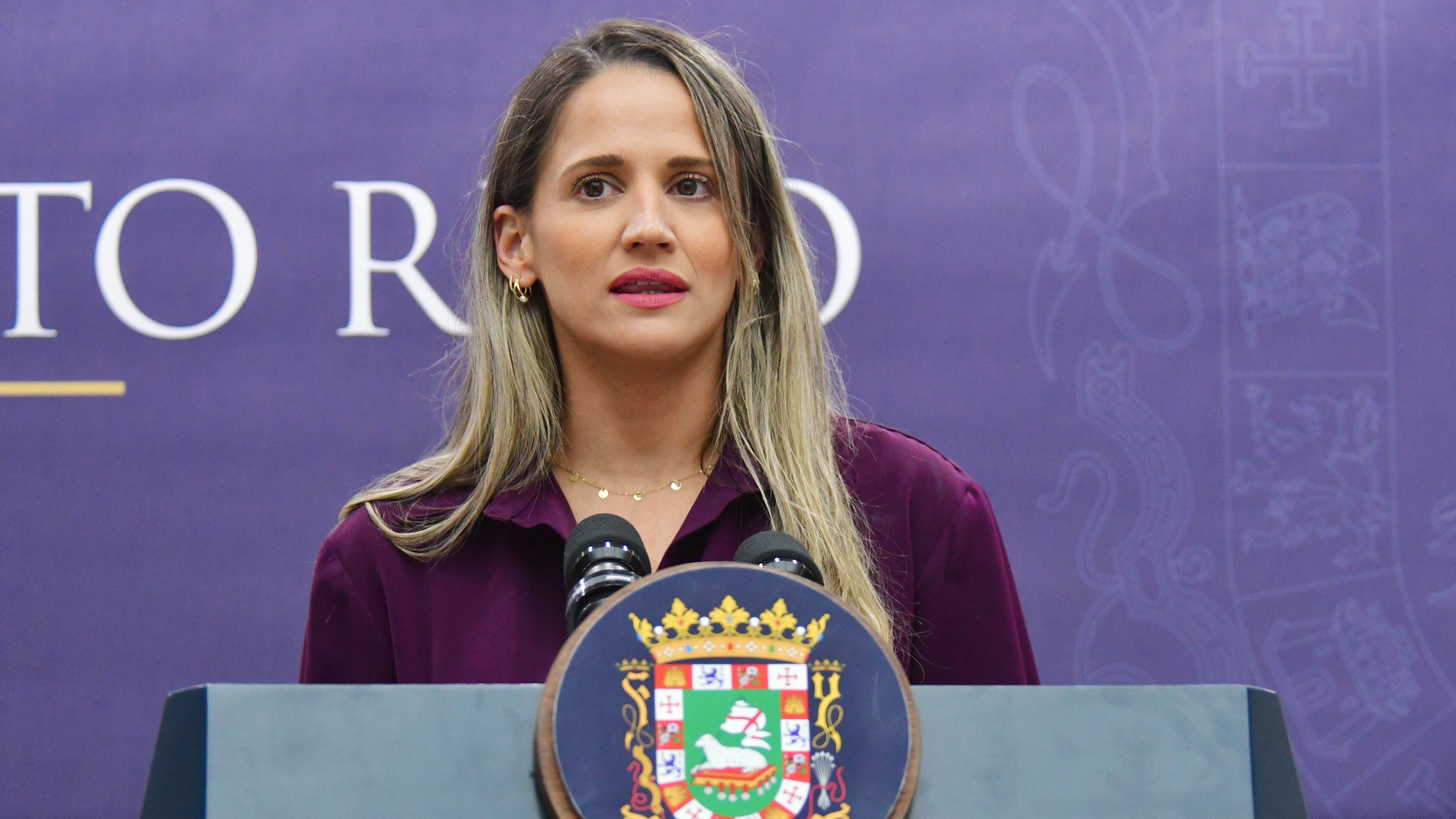 La directora ejecutiva de la Administración de Asuntos Federales de Puerto Rico, Gabriela Boffelli conferencia de prensa sobre el uso de los fondos federales