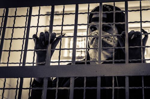 VIDEO: Arrestan hombre que se metía en residencias para oler y robar ropa interior