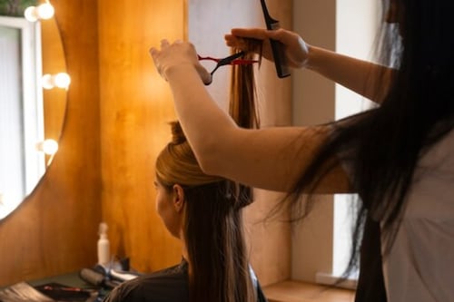 Las mejores fechas para cortarte el pelo en enero 2025 según el calendario lunar