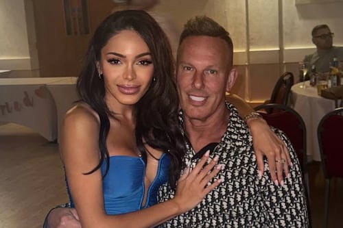 Mujer británica enfrenta críticas por su relación con un hombre 31 años mayor, pero asegura que “el amor no tiene edad”