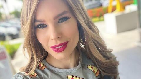 La animadora tuvo un pequeño accidente.