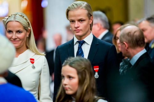 Arrestan al hijo de la princesa Mette-Marit de Noruega antes de juicio por violación