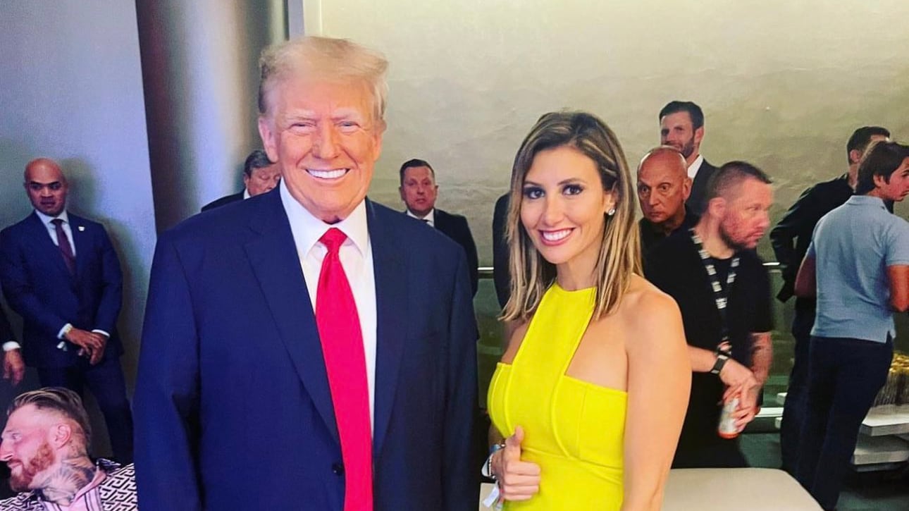 Donald Trump y Alina Habba