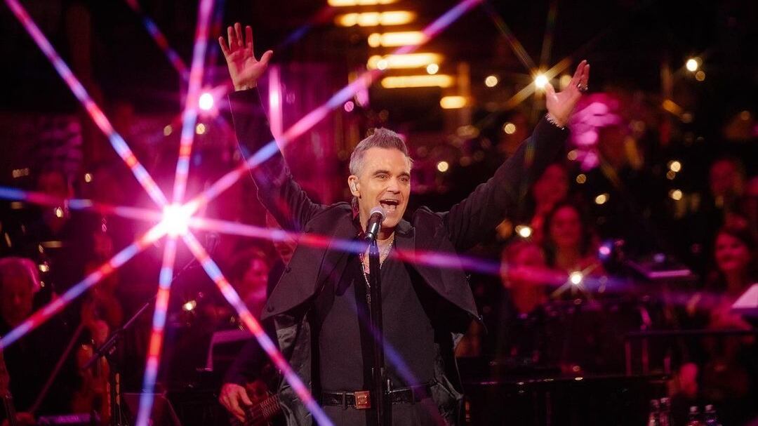 Una verdadera casualidad: Robbie Williams eligió subir al escenario al mismo fan de hace 20 años atrás
