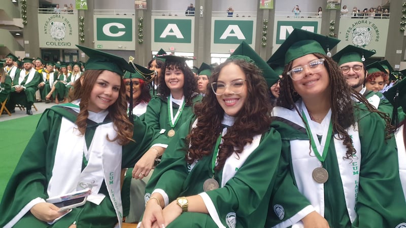 RUM celebra su centésima duodécima graduación con 1,720 graduandos.