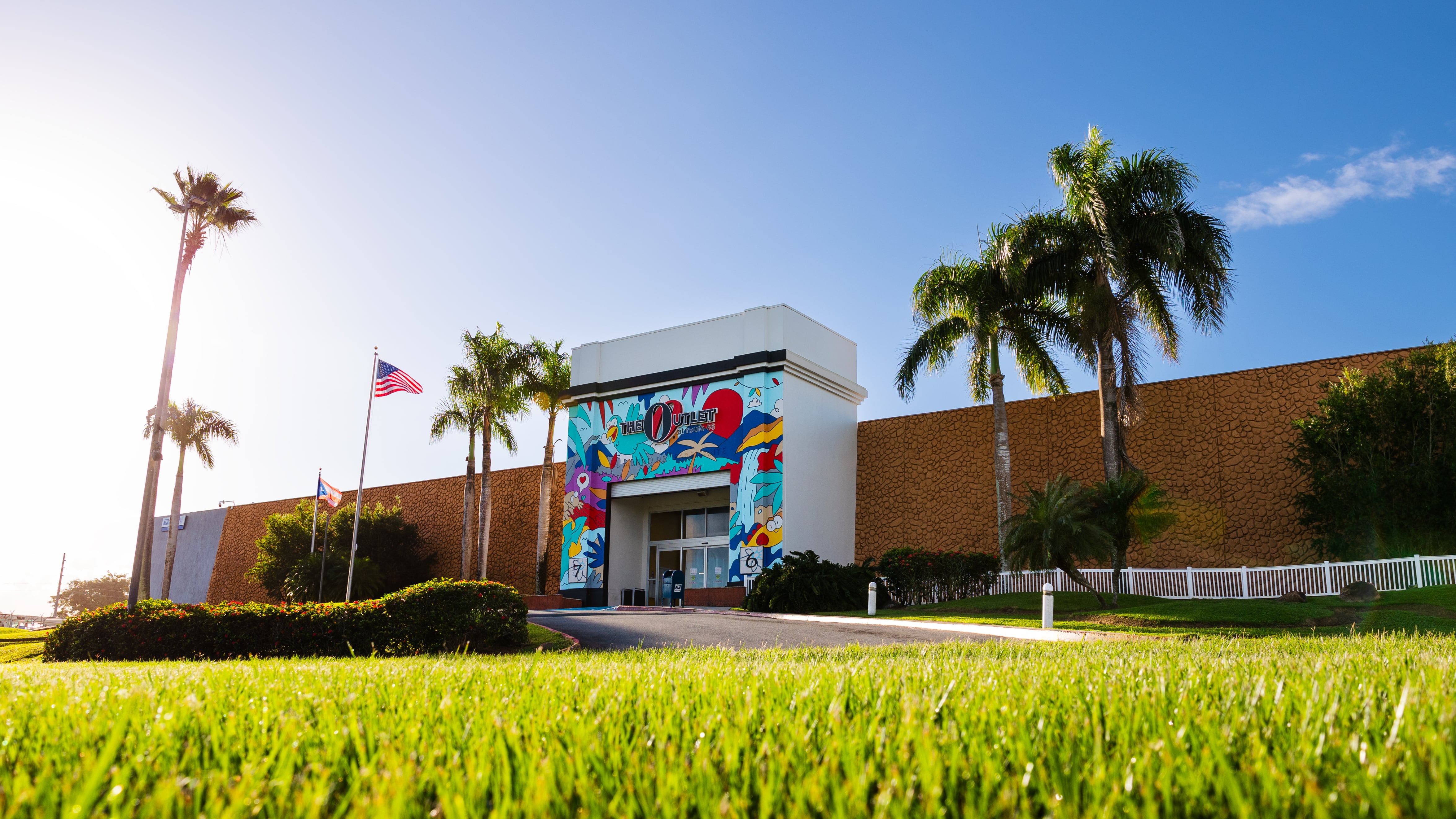 Centro comercial de los "outlets" de Canóvanas.