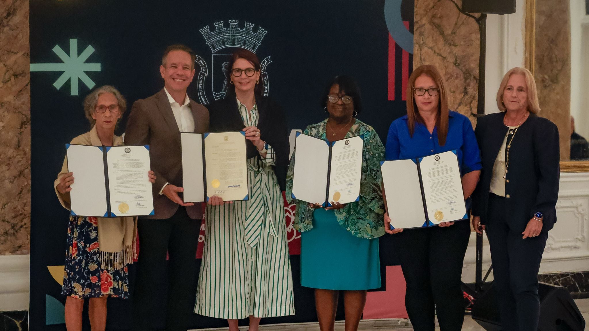 Municipio de San Juan rinde homenaje a líderes comunitarios por su labor