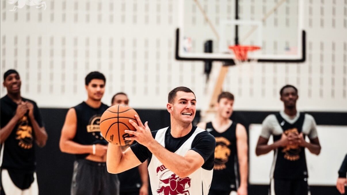 El armador de los Vaqueros de Bayamón.
