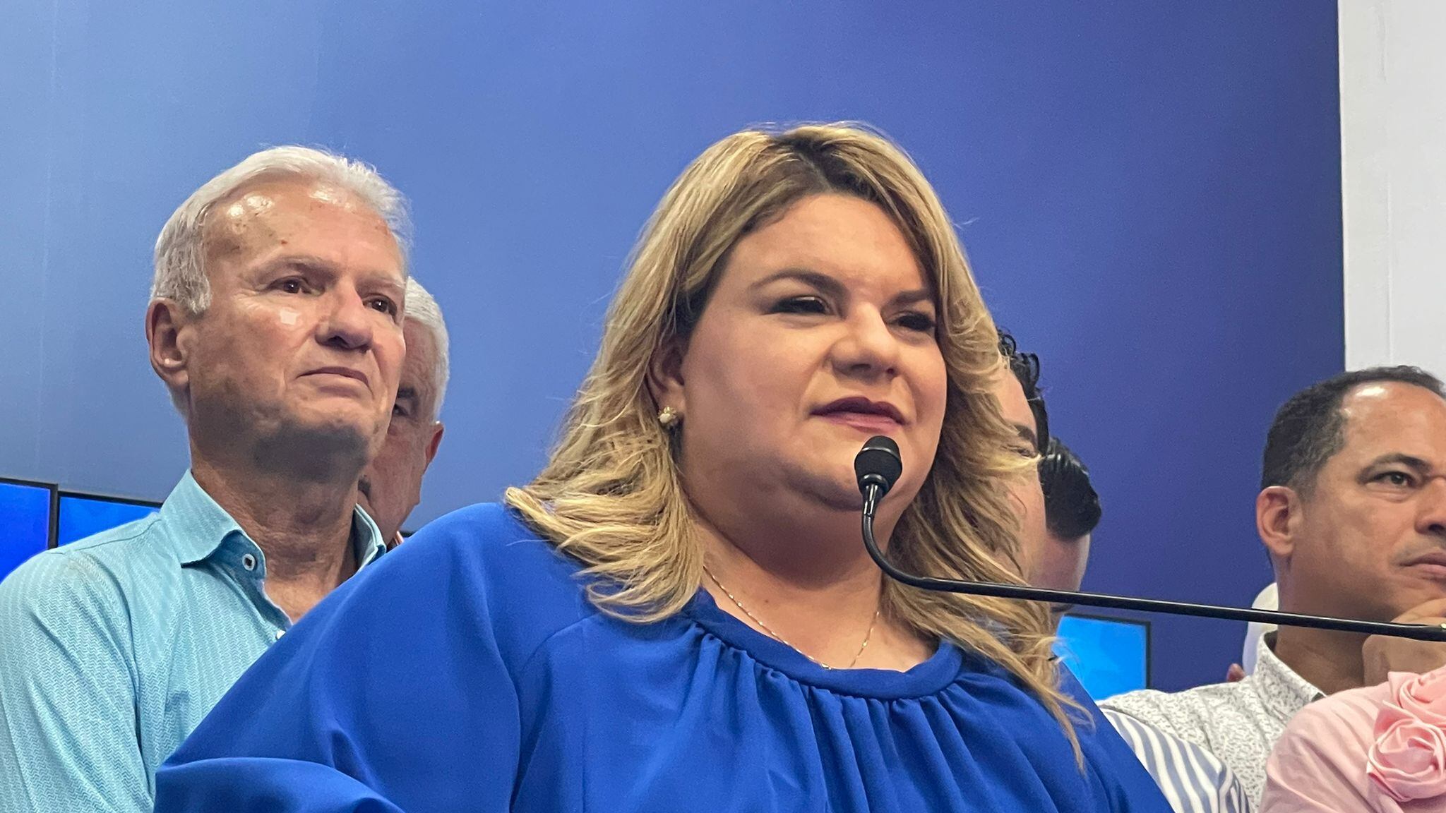 “Hoy empieza una nueva pagina de respeto a todos aquellos que piensan distinto por que voy a ser la gobernadora de todos los puertorriqueños”, manifestó.