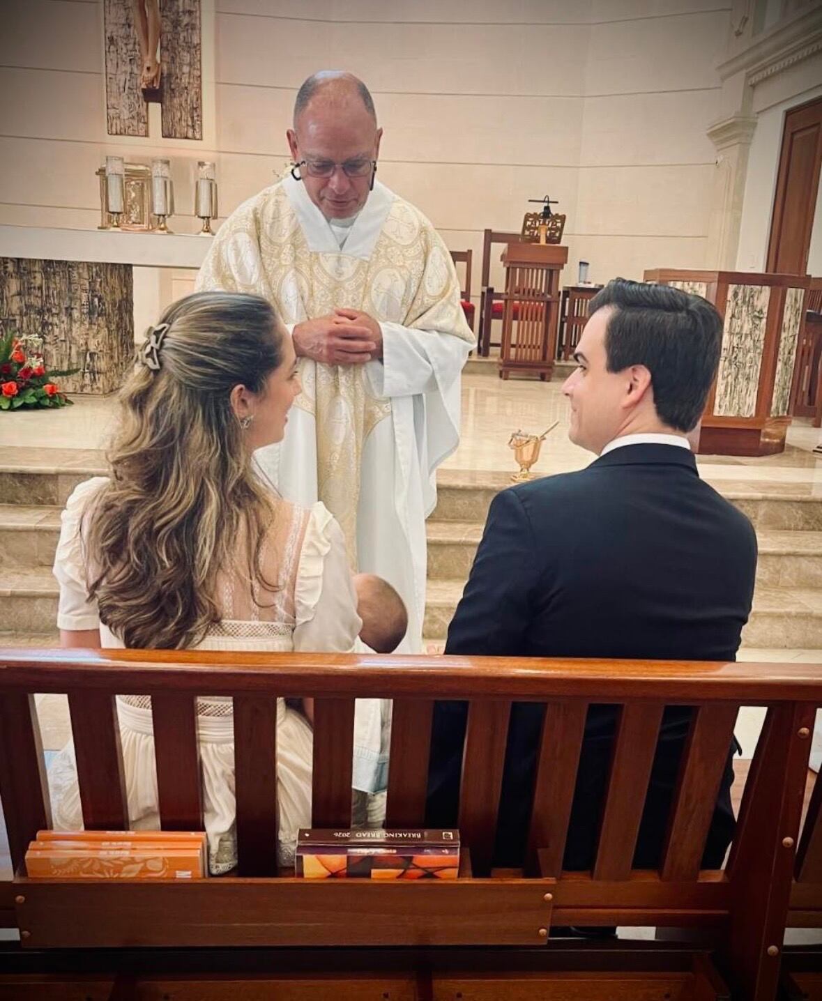 ¡Bautizo y boda! Pablo José sorprende al casarse en plena ceremonia religiosa