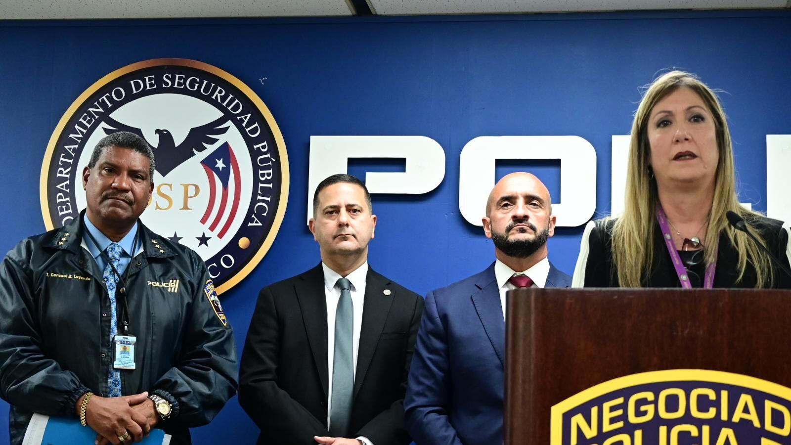 Autoridades brindan detalles sobre arresto de cuatro oficiales del Departamento de Corrección por trasiego de drogas y armas ilegales.