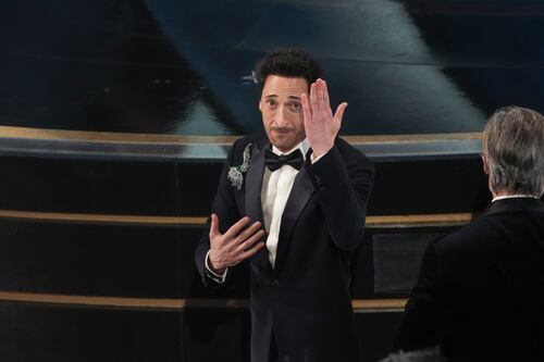 Adrien Brody gana el Oscar a mejor actor por su papel en “The Brutalist”
