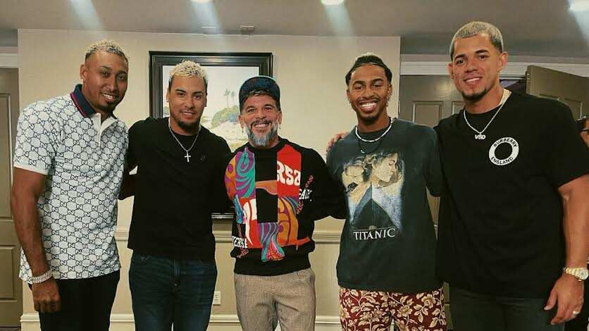 Pedro Capó realizó una visita al equipo en Fort Myers.