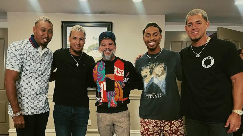 Pedro Capó realizó una visita al equipo en Fort Myers.