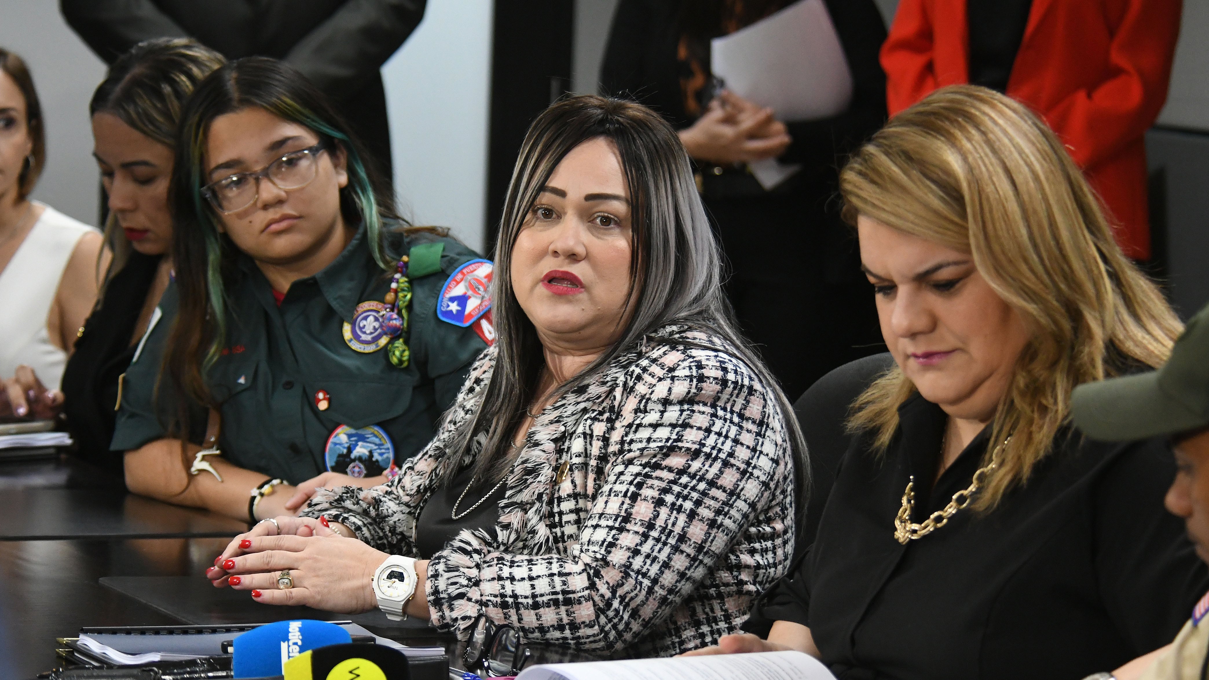 La gobernadora, Jennifer González, se reúne con el Departamento de Vivienda y su Secretaria Ciary Pérez
