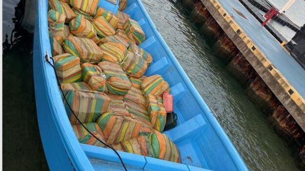 Interceptan embarcación con 3,687 libras de cocaína en Vieques