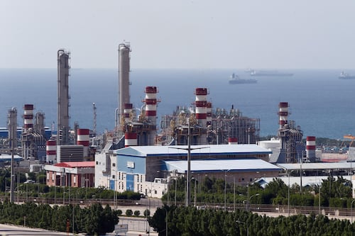 Irán advierte de un “efecto dominó de fuego” tras los ataques a sus plantas petroquímicas