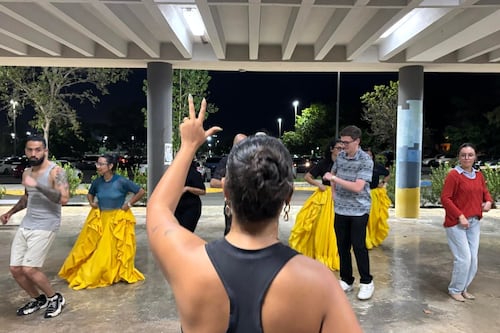 Comunidad sorda en Puerto Rico aprende y baila bomba con proyecto inclusivo