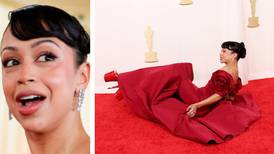 VIDEO: Liza Koshy sufre aparatosa caída durante la alfombra roja de los Premios Oscar 2024