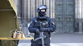 Detienen a 5ta persona en relación con amenaza de ataque a catedral de Colonia
