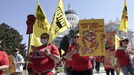 Trabajadores de fast foods en California ganarán al menos 20 dólares por hora